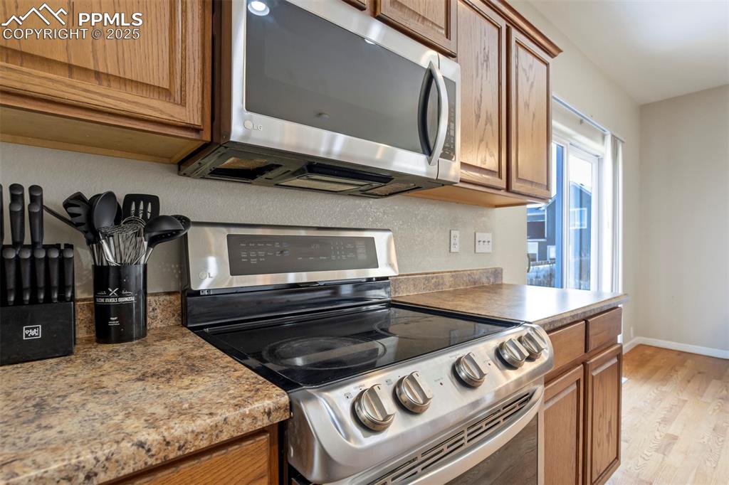 Image 10 of 29: Kitchen