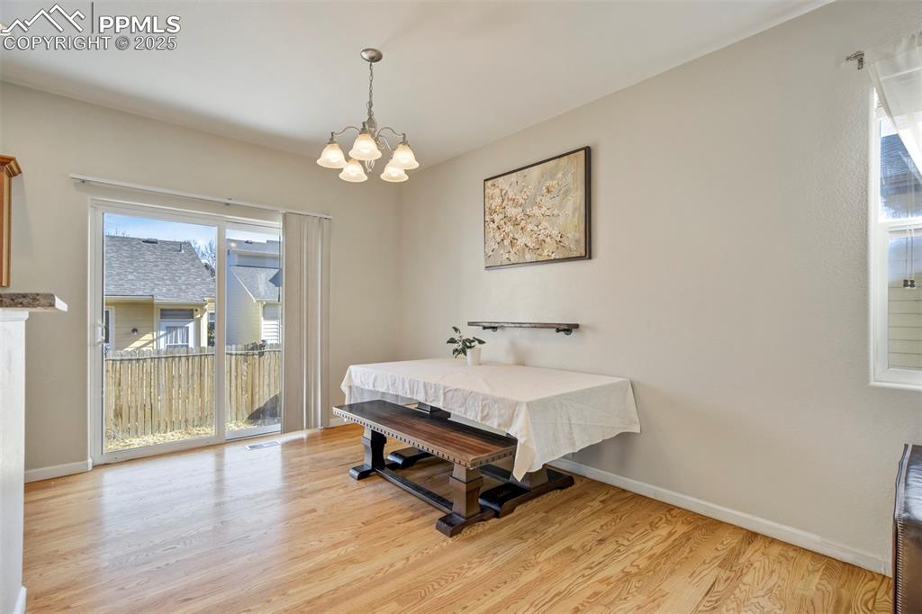 Image 11 of 29: Dining Area