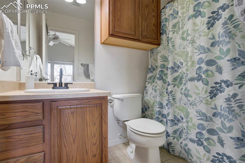 Image 20 of 29: Bathroom