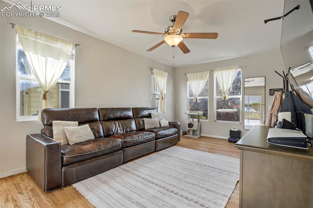 Image 3 of 29: Living Room