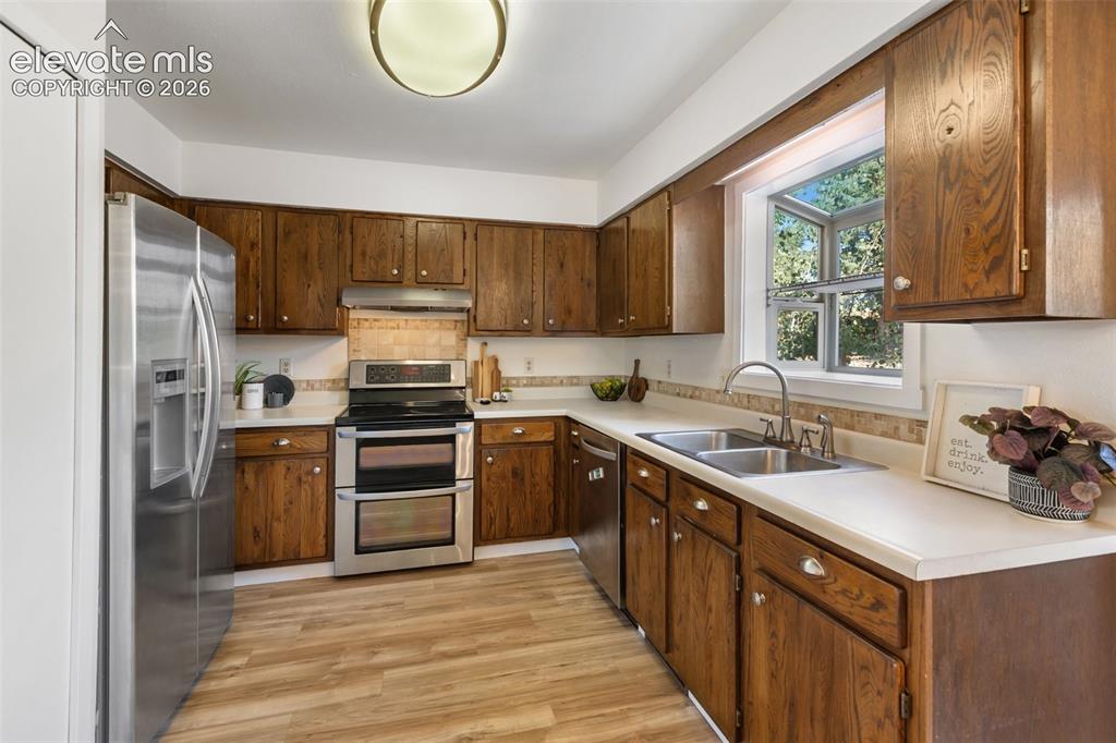 Image 12 of 43: Kitchen