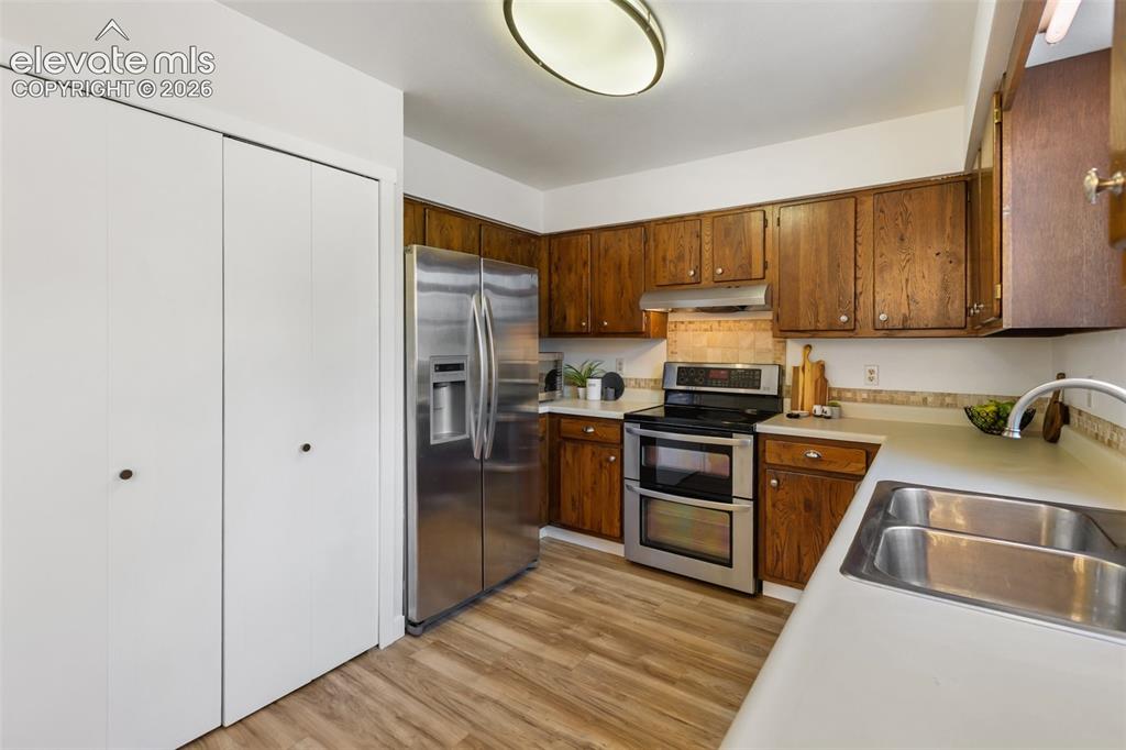 Image 13 of 43: Kitchen