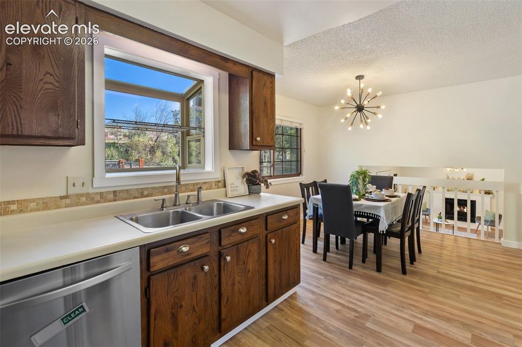 Image 14 of 43: Kitchen