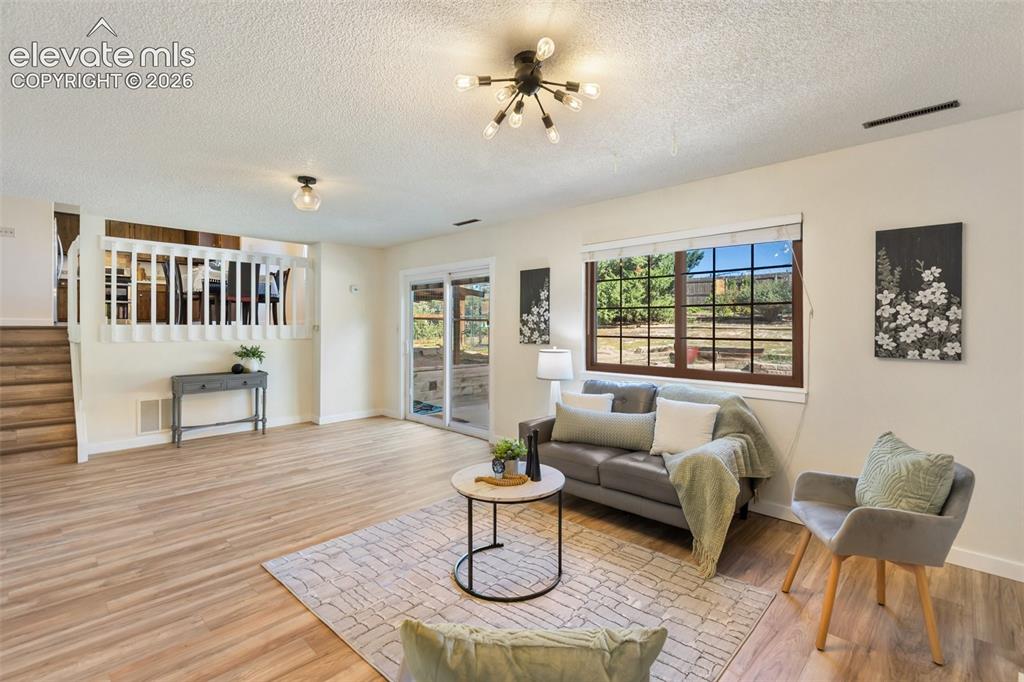 Image 18 of 43: Living Room