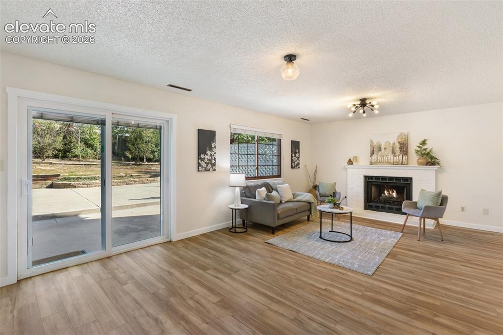 Image 19 of 43: Living Room