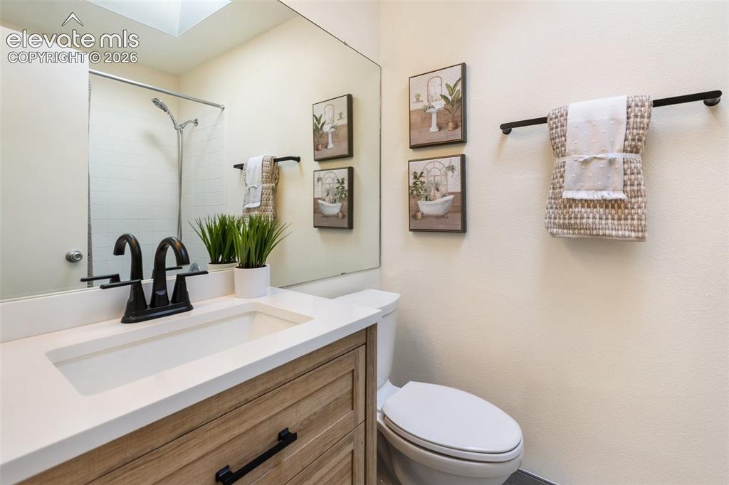 Image 29 of 43: Bathroom
