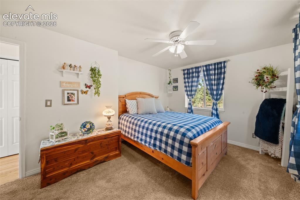Image 15 of 50: Bedroom