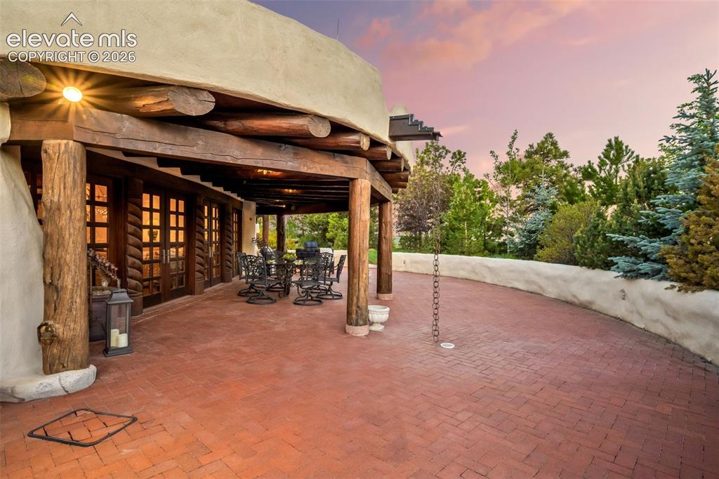 Image 11 of 49: Veranda