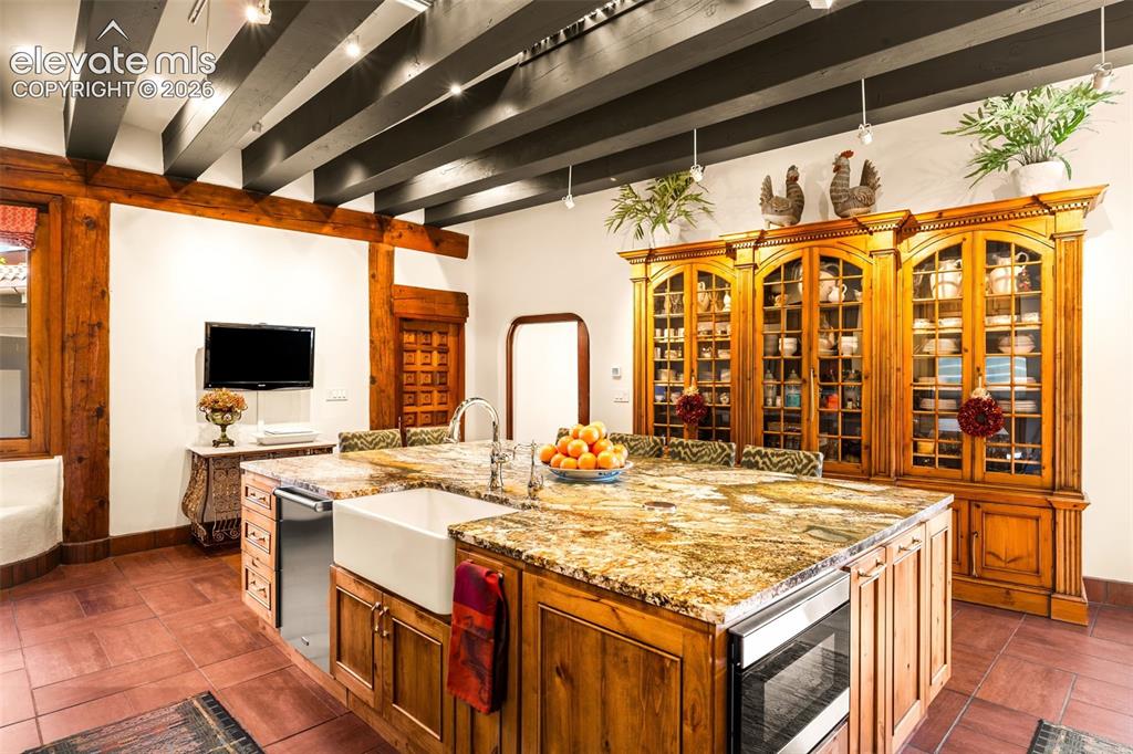 Image 13 of 49: Kitchen