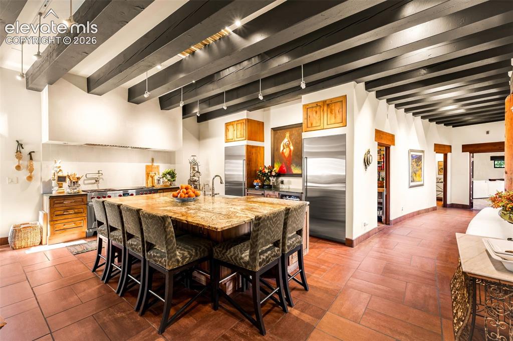 Image 15 of 49: Kitchen
