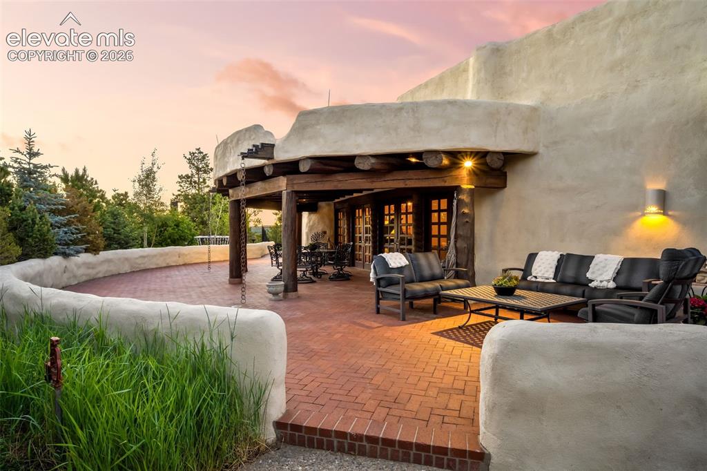 Image 46 of 49: Cliffside Hot Tub