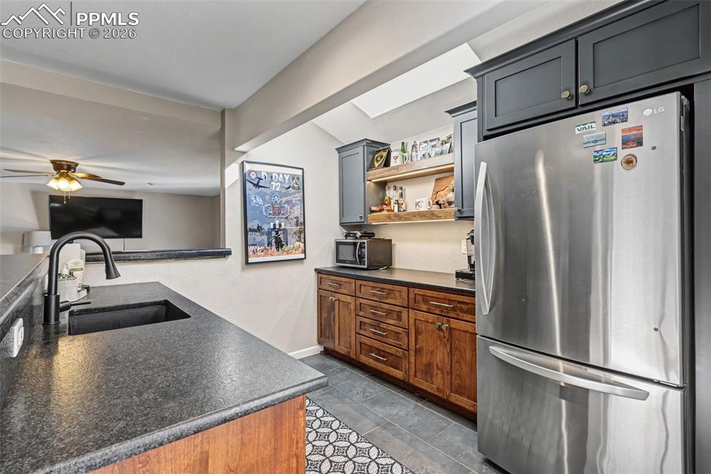 Image 23 of 50: Kitchen