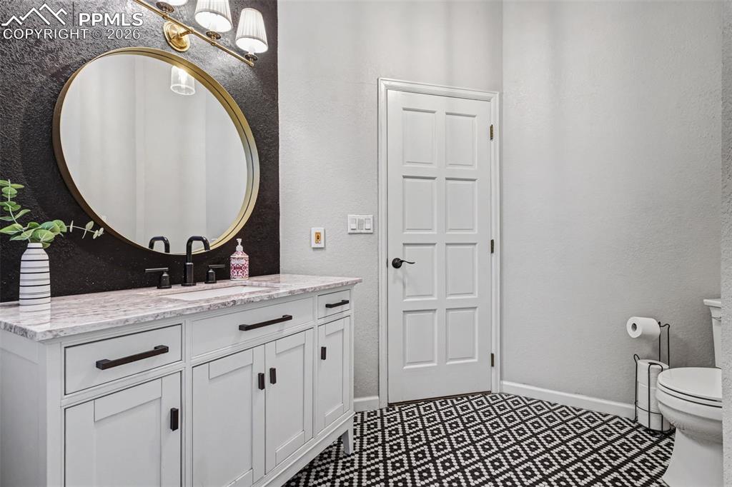 Image 37 of 50: Bathroom