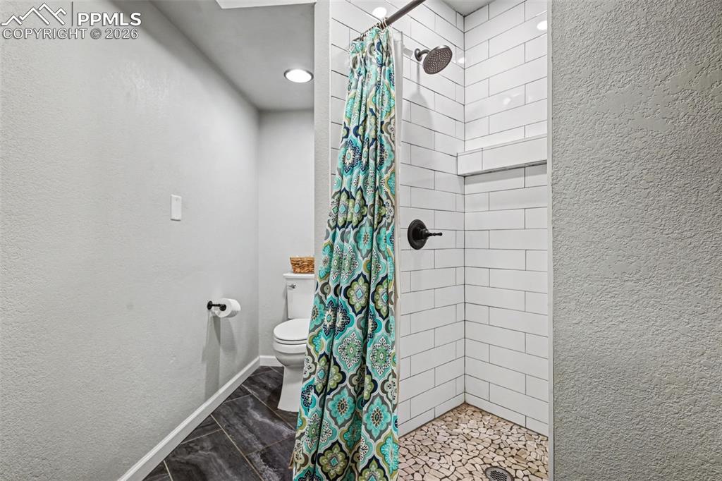 Image 38 of 50: Bathroom