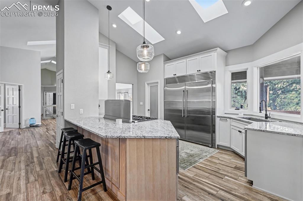 Image 5 of 50: Kitchen