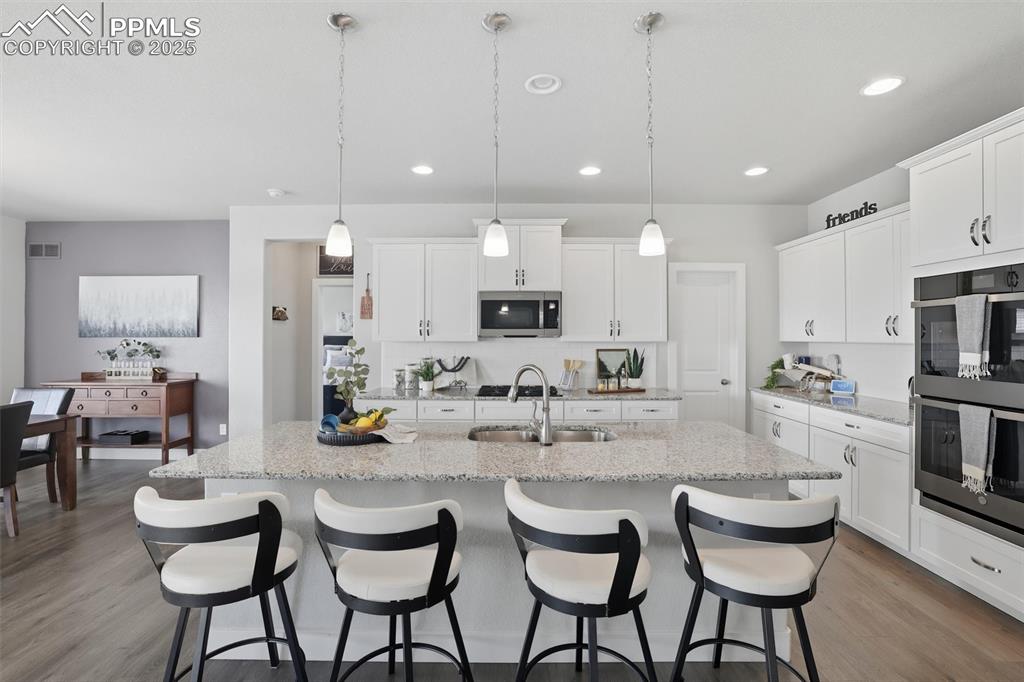 Image 17 of 43: Kitchen