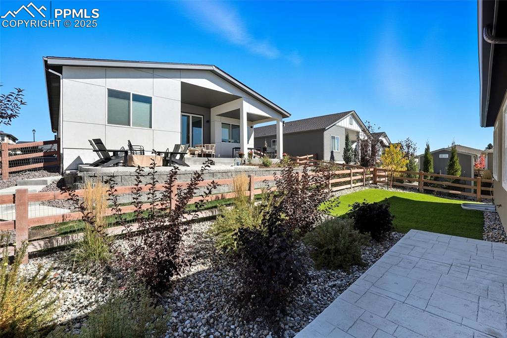 Image 38 of 43: Back of Structure