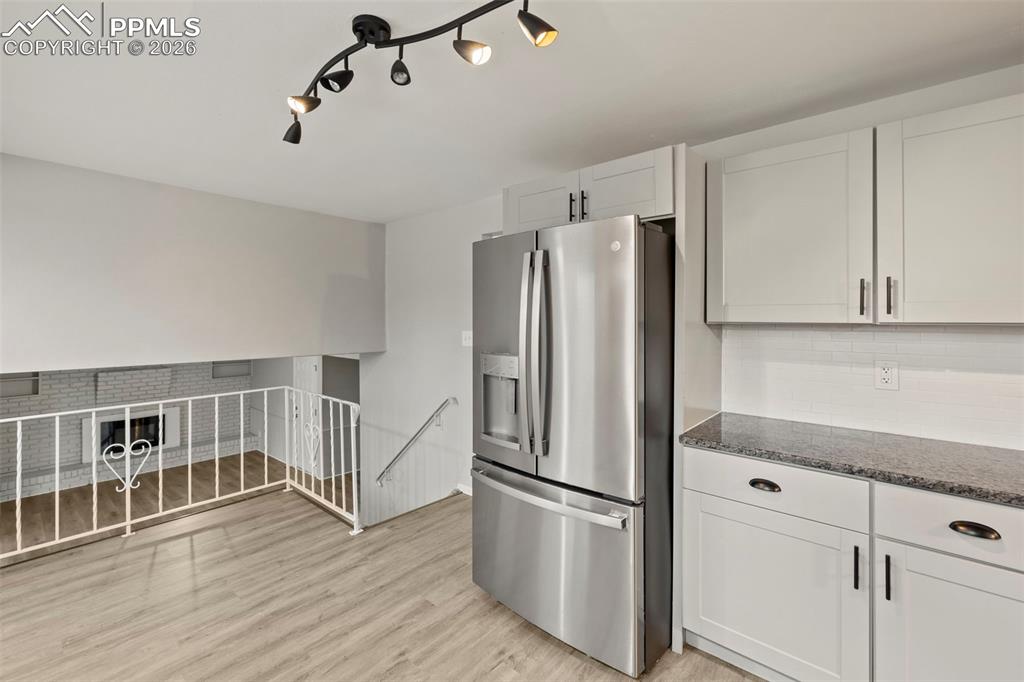 Image 13 of 50: Kitchen