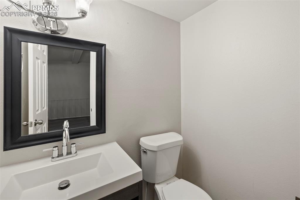 Image 19 of 50: Bathroom