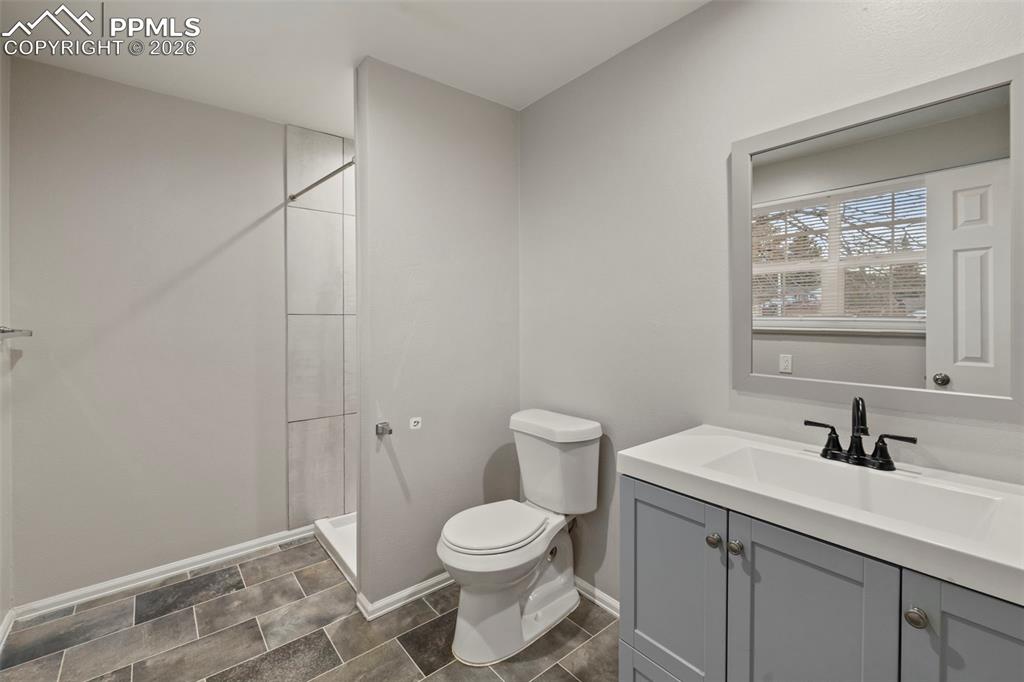 Image 22 of 50: Bathroom