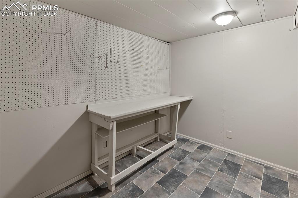 Image 34 of 50: Laundry