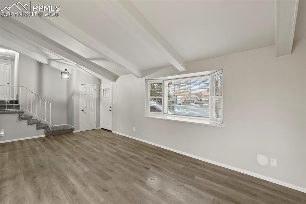 Image 6 of 50: Living Room