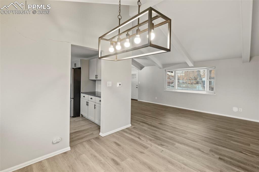 Image 8 of 50: Kitchen