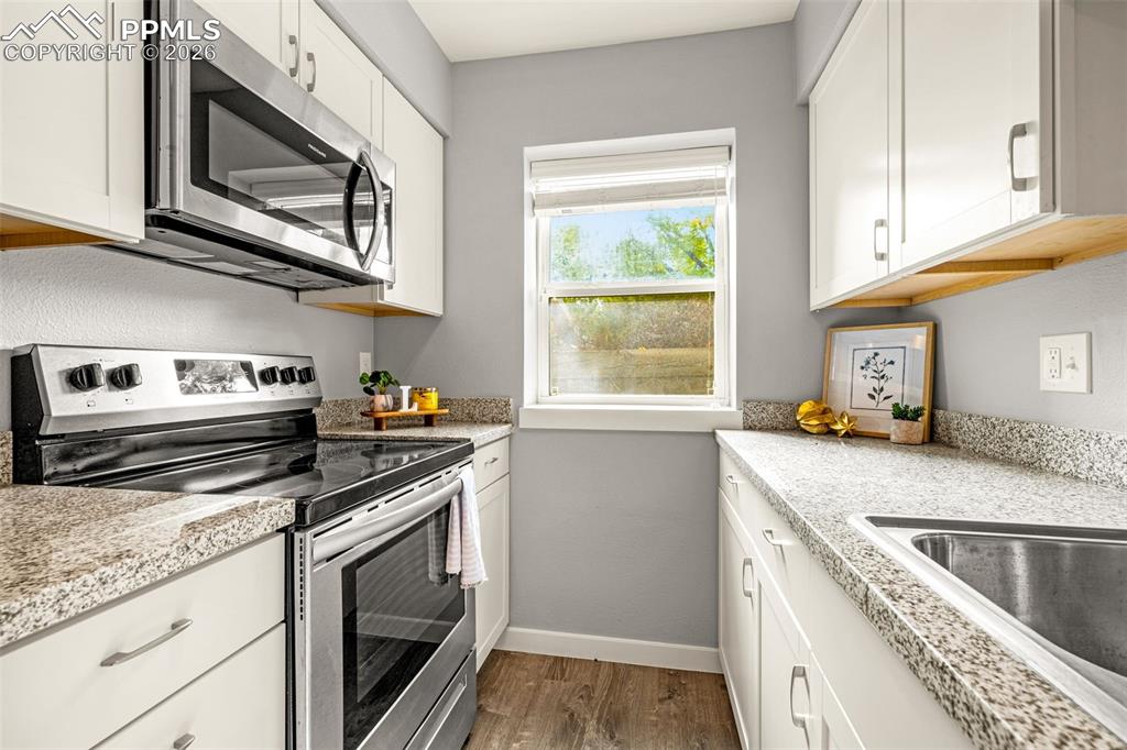 Image 11 of 22: Kitchen