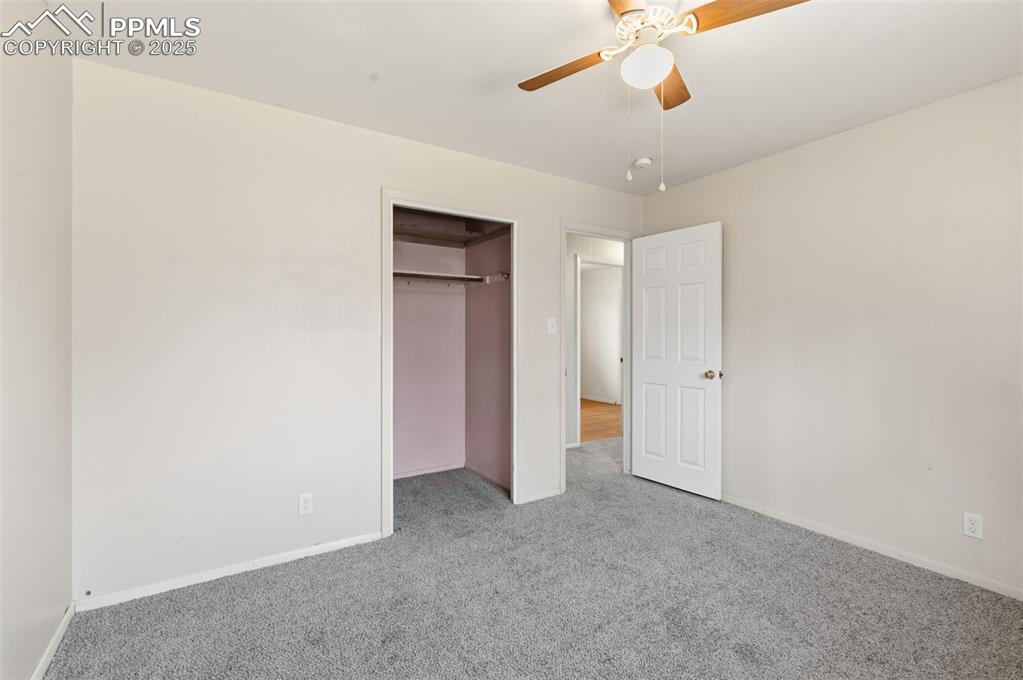 Image 17 of 32: Bedroom