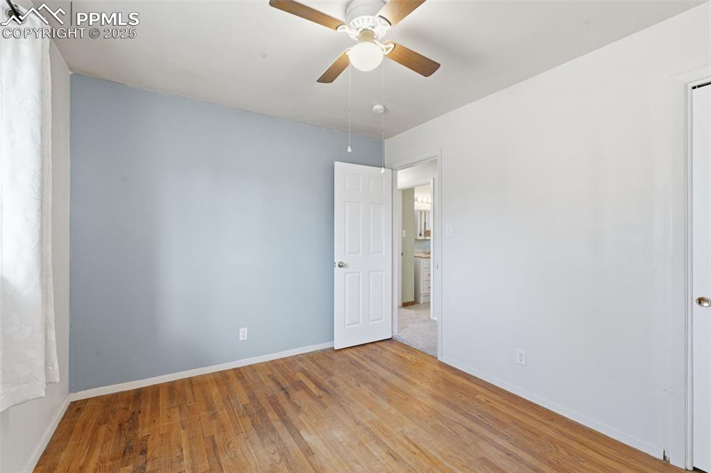 Image 21 of 32: Second bedroom