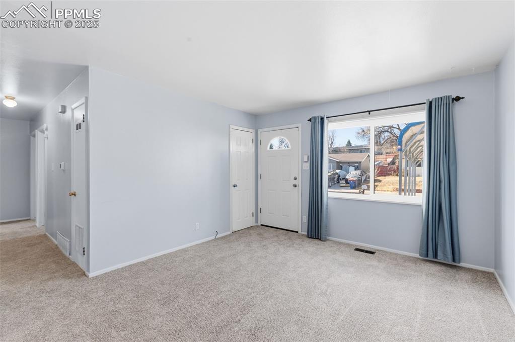 Image 3 of 32: Entry