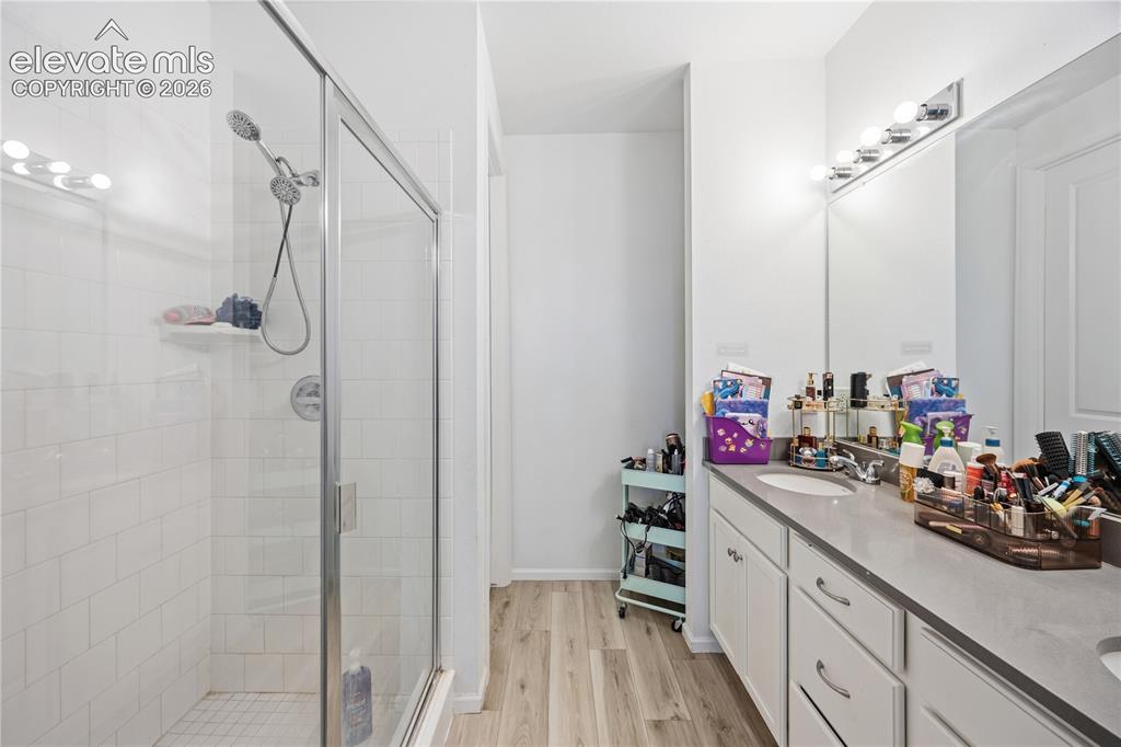 Image 14 of 25: Bathroom