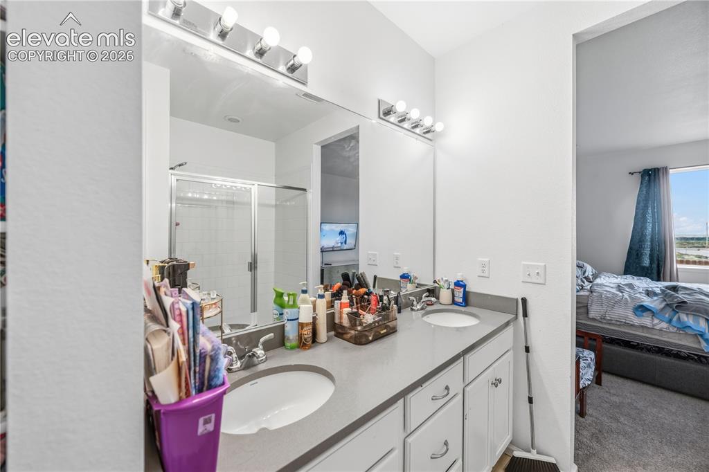 Image 15 of 25: Bathroom