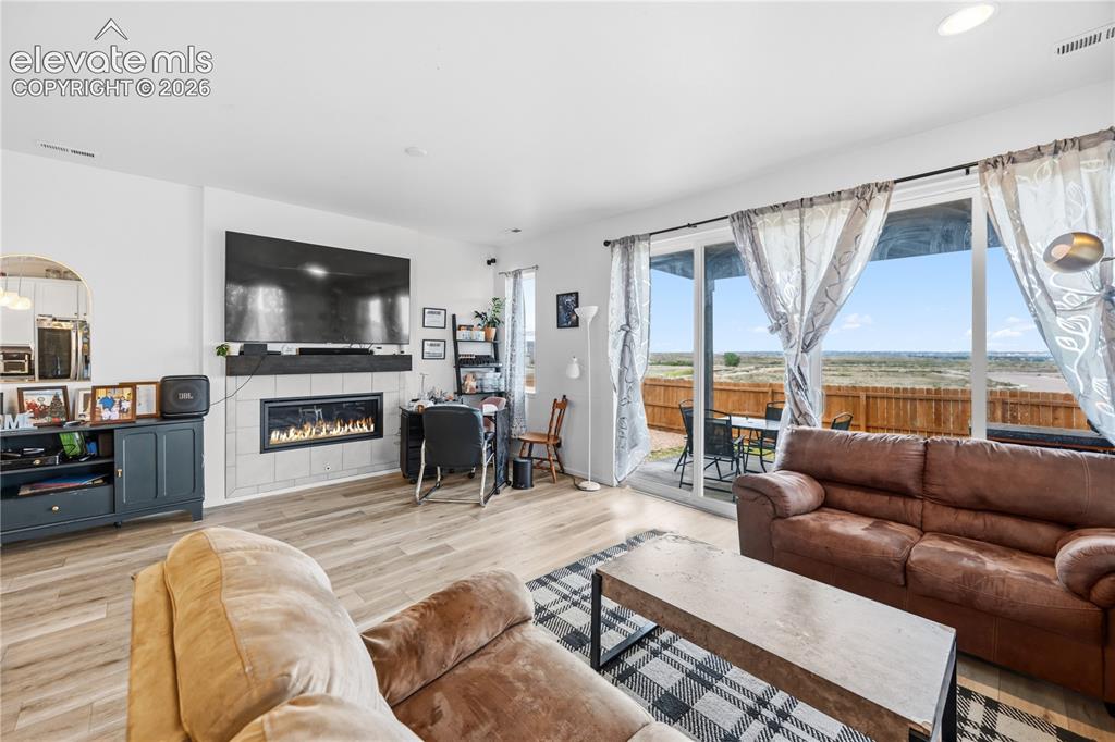 Image 8 of 25: Living Room