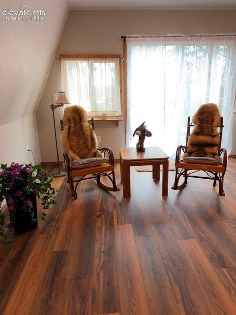 Image 18 of 18: Living Room