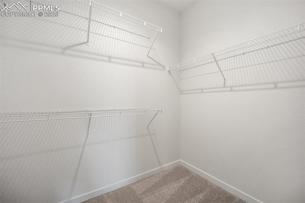 Image 21 of 29: Closet