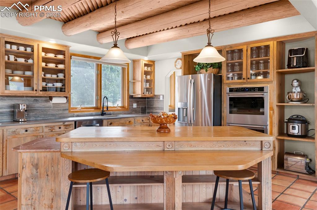 Image 12 of 50: Kitchen