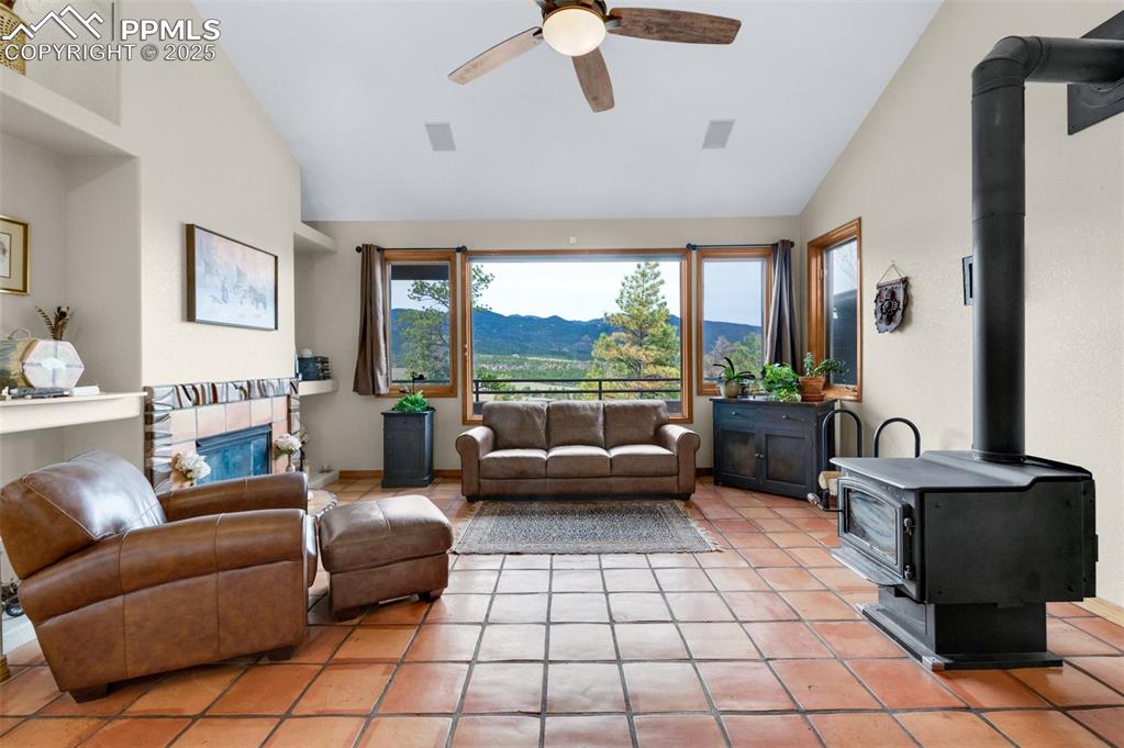 Image 15 of 50: Family Room