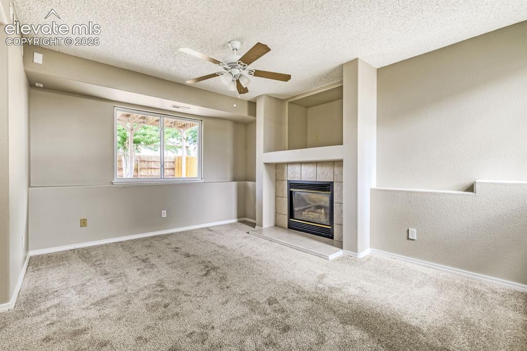 Image 14 of 31: Family Room