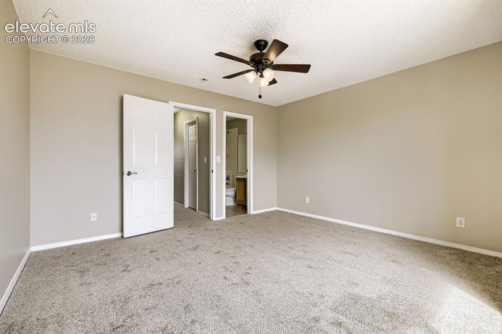 Image 19 of 31: Bedroom