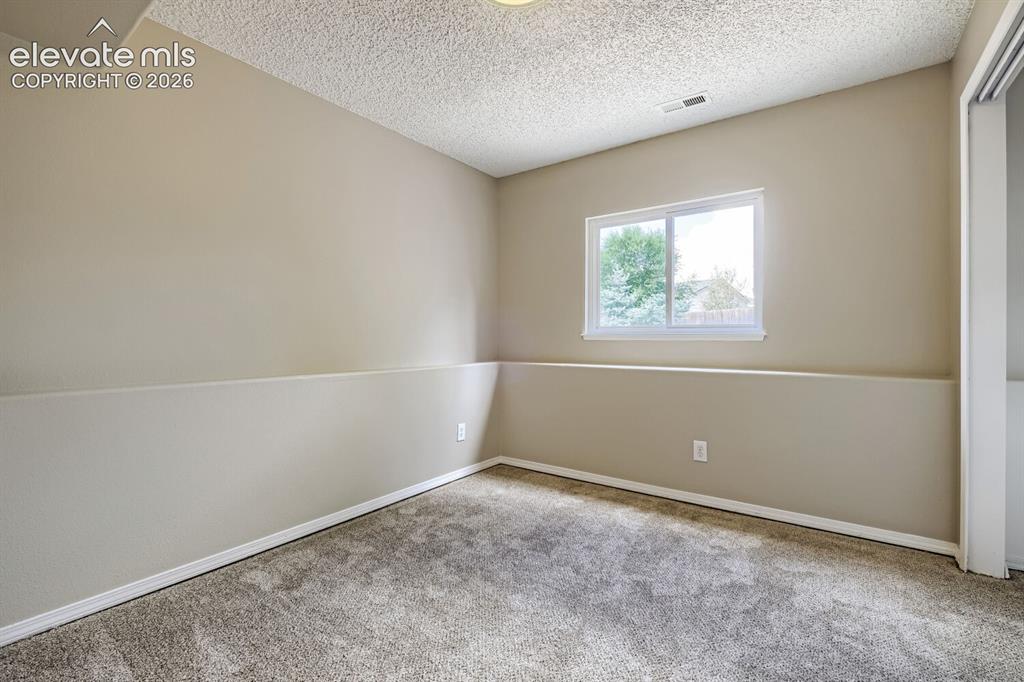 Image 25 of 31: Bedroom