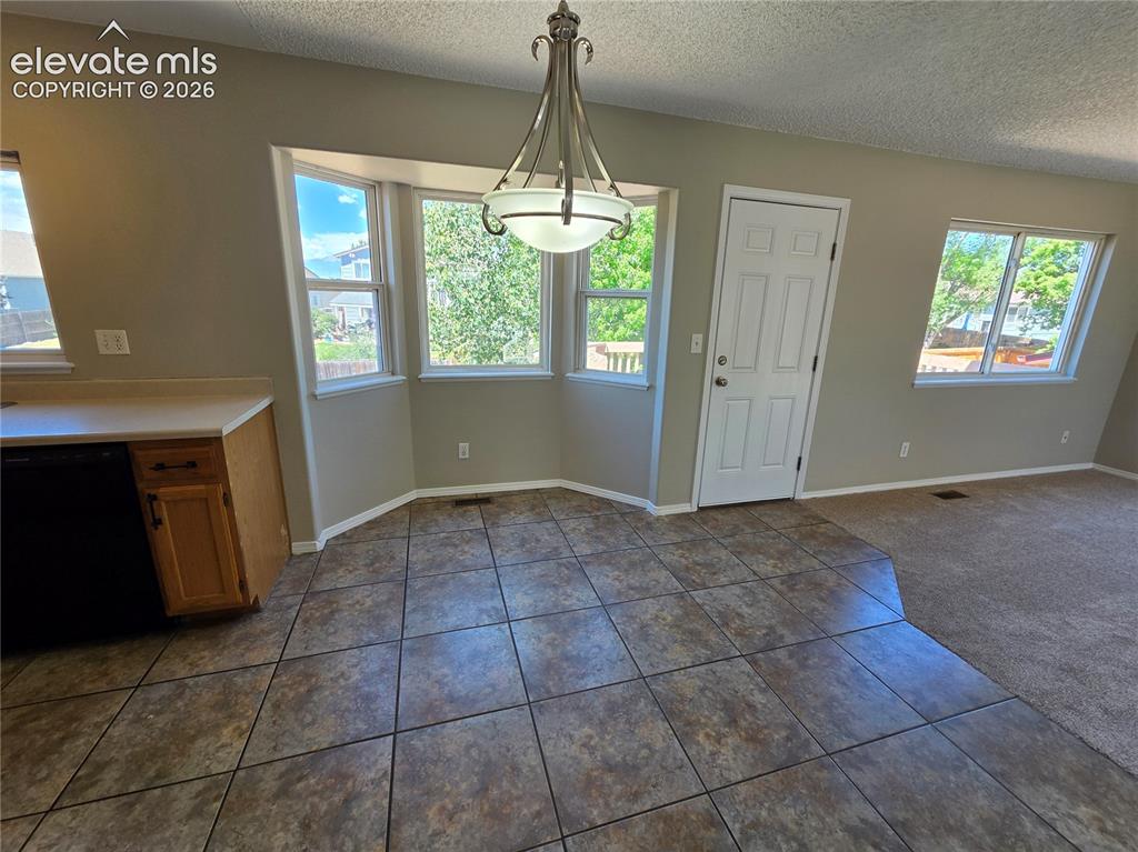 Image 5 of 11: Living Room