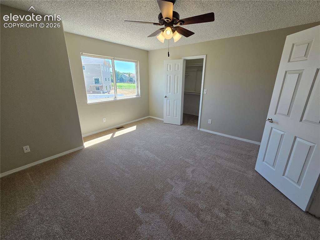 Image 7 of 11: Family Room