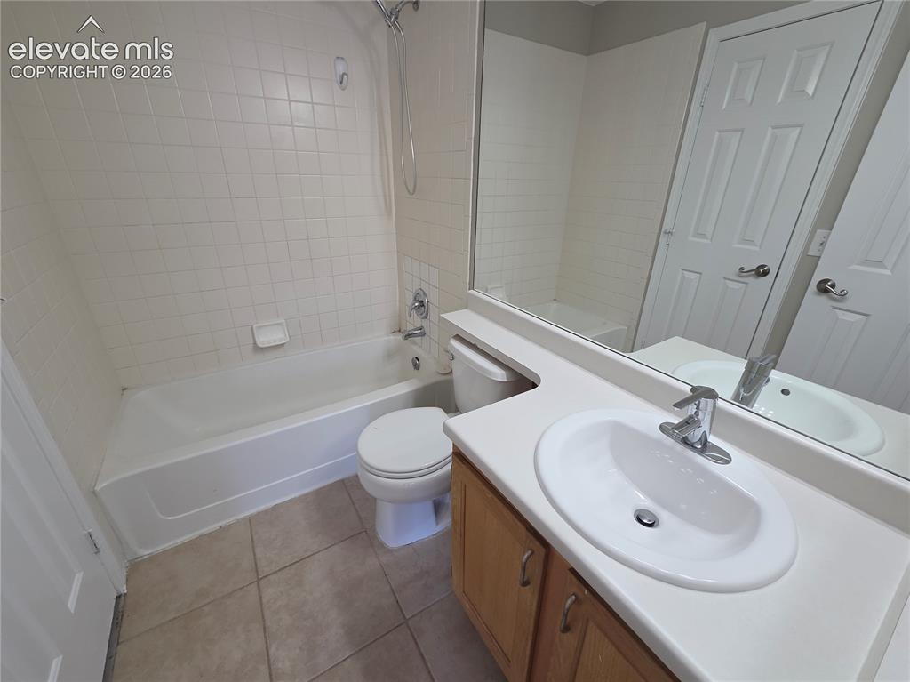 Image 9 of 11: Master Bedroom