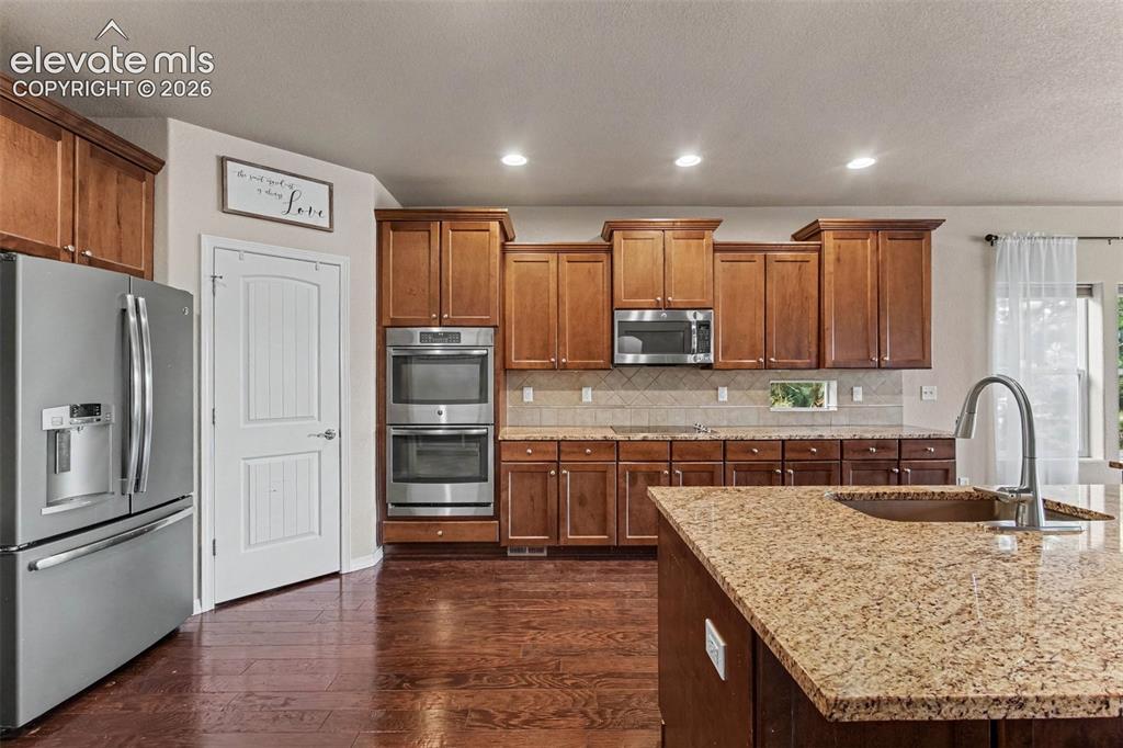 Image 11 of 47: Kitchen