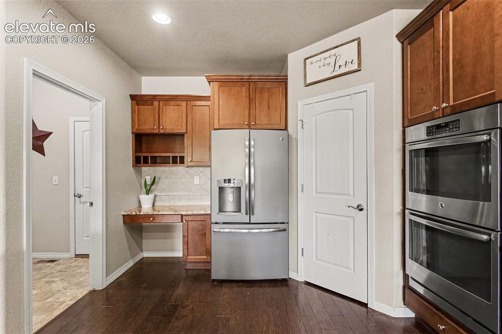 Image 13 of 47: Kitchen