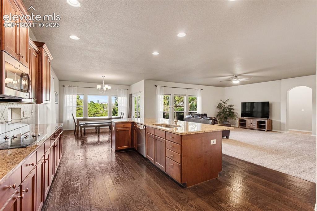 Image 9 of 47: Kitchen
