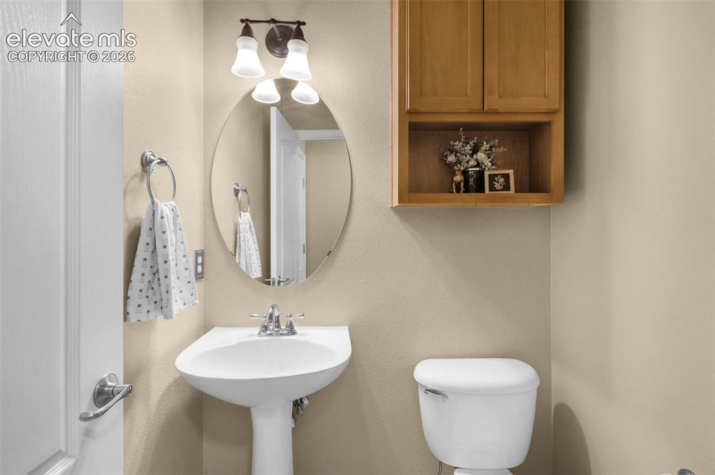 Image 12 of 34: Bathroom