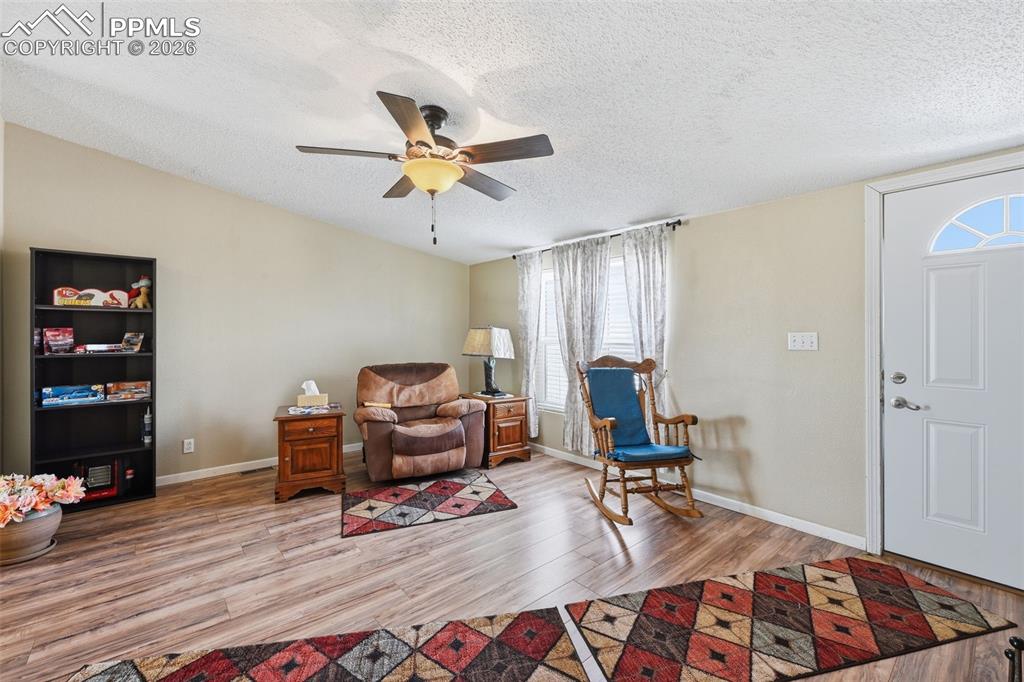 Image 19 of 41: Sitting Room