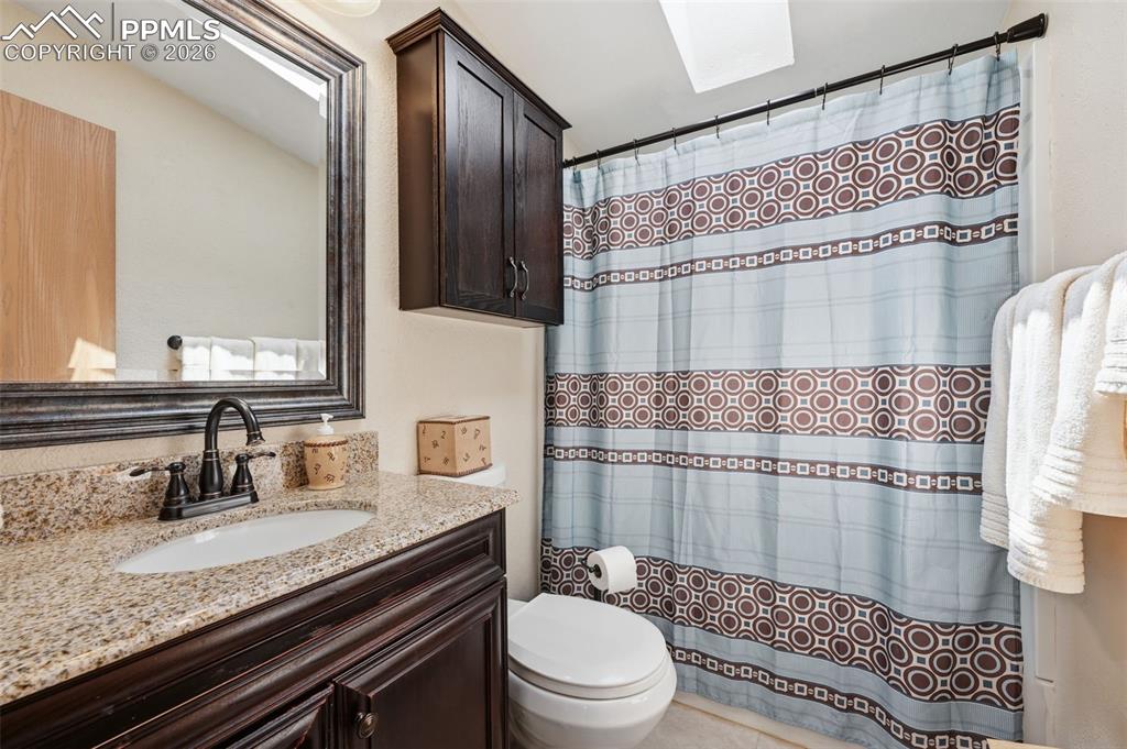 Image 39 of 41: Bathroom
